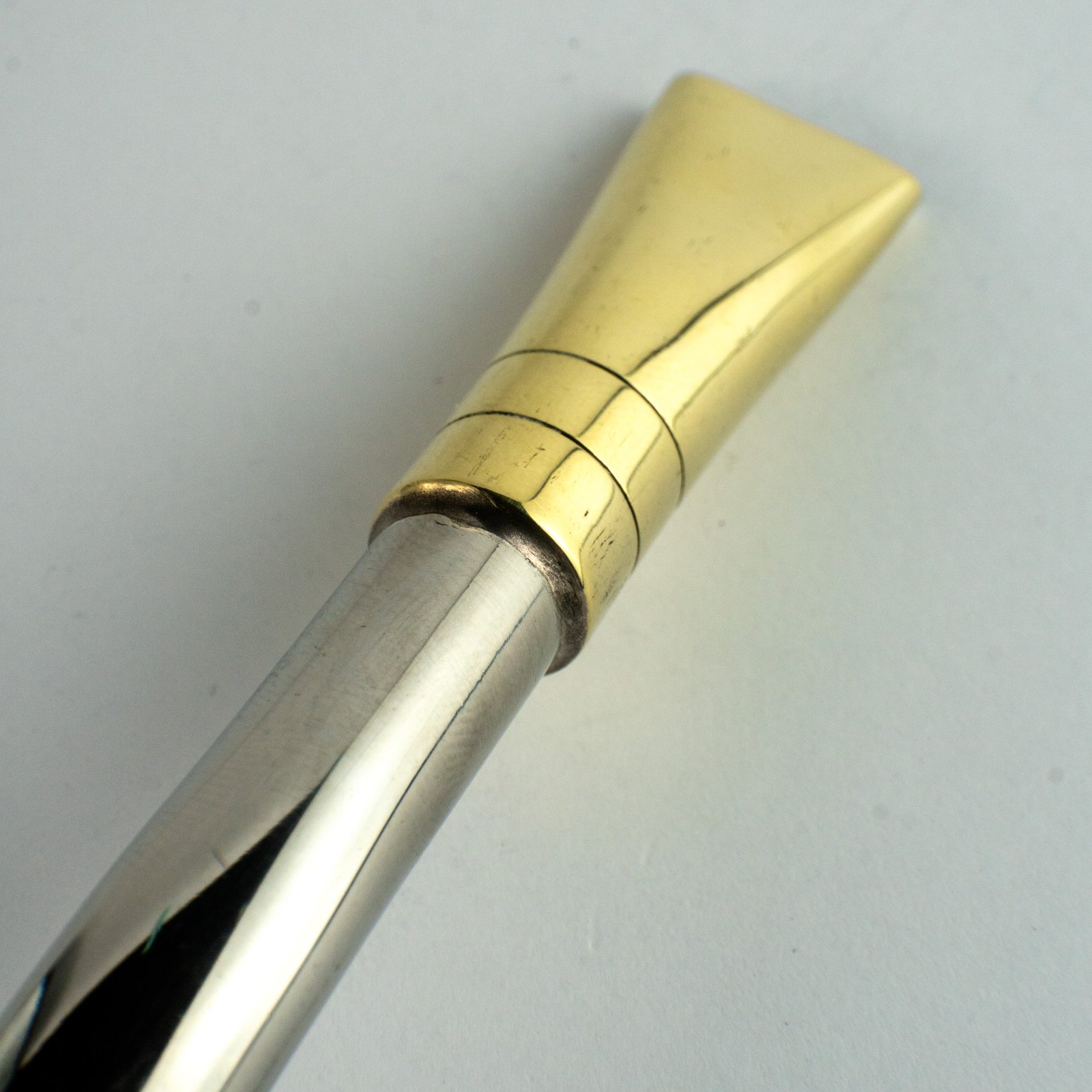 Bombillón Liso con Detalles Decorativos (17 cm) - Alpaca y Bronce - Imagen 2